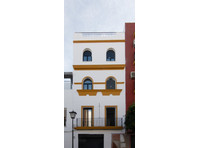Calle Mariano Benlliure, Sevilla - Комнаты