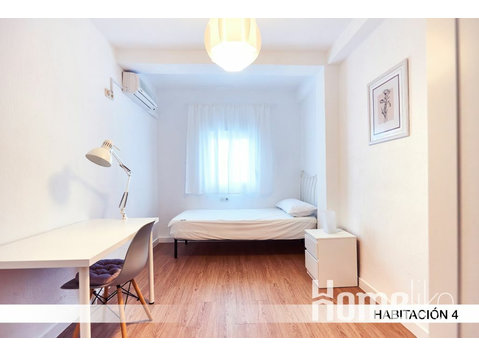 Appartement met 4 slaapkamers aan de Avd. Sánchez Pizjuán… - Woning delen