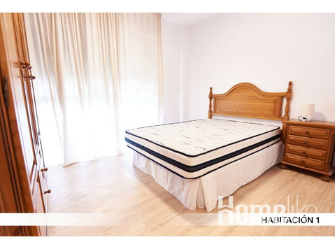 5-Zimmer-Wohnung in der Calle Afán de Ribera 104, Sevilla - WGs/Zimmer