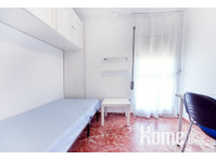 Privékamer in gedeeld appartement in Sevilla - Woning delen