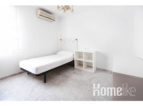 Privatzimmer in einer Wohngemeinschaft in Sevilla - WGs/Zimmer