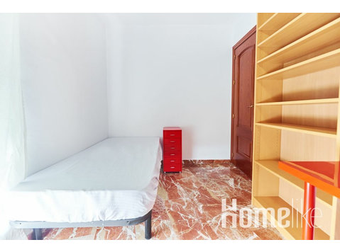 Private room in shared apartment in Seville - Flatshare