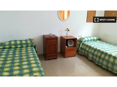 Disponibile questa camera per 2 in una bella casa a Siviglia - In Affitto