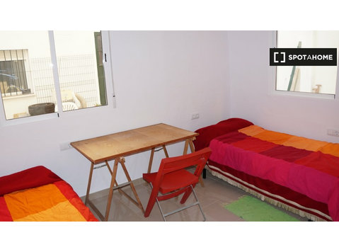 Available this Room for 2 in a beautiful  house in Sevilla - For Rent