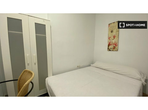 Sypialnia w 3-pokojowym mieszkaniu w Sewilli - Do wynajęcia