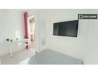 Bright room with double bed and terrace for students - 임대