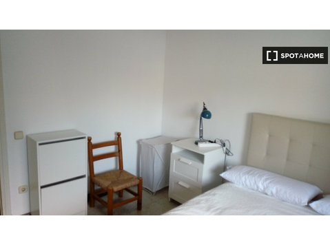 Heliópolis'te 5 yatak odalı evde kiralık rahat oda - Kiralık
