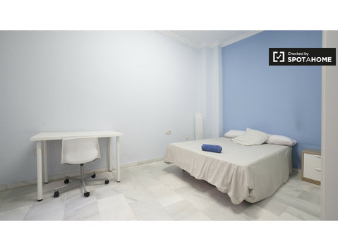 Quarto interior em apartamento compartilhado em Casco… - Aluguel
