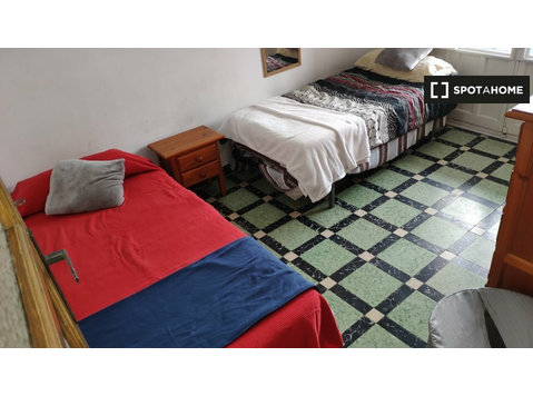 Se alquila habitación en preciosa casa compartida en Sevilla - Alquiler