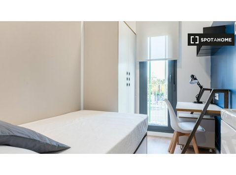 Room for rent near Campus Reina Mercedes, Sevilla - 	
Uthyres