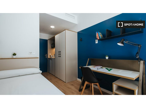Room for rent near Campus Reina Mercedes, Sevilla - השכרה