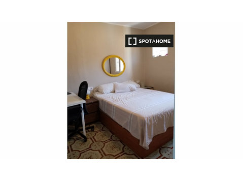 Camera in appartamento condiviso a Siviglia - In Affitto