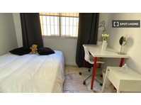 Rooms in shared apartment in El Porvenir, Seville - Te Huur