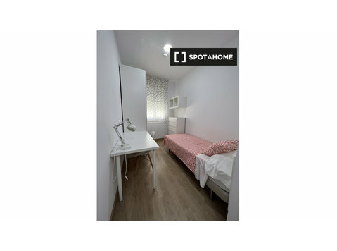 Single Room in a residence in Sevilla, Sevilla - الإيجار
