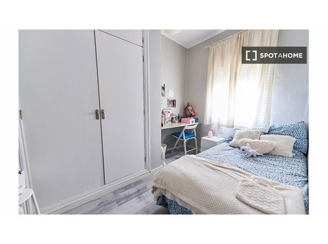 Triana, Sevilla'da tam pansiyonlu tek kişilik yatak odası - Kiralık