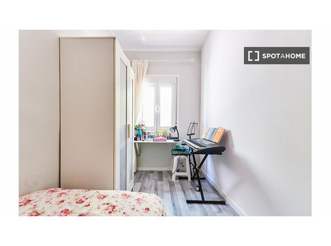 Single bedroom with full board in Triana, Sevilla - Til Leie