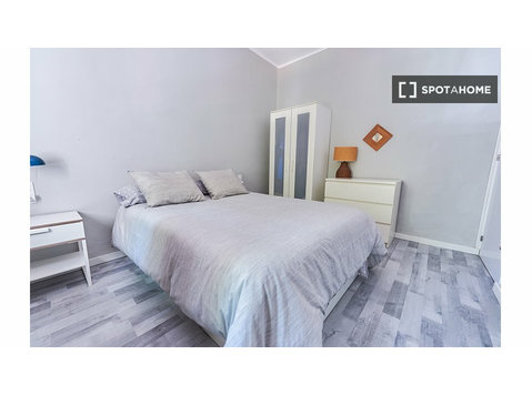 Single bedroom with full board in Triana, Sevilla - Te Huur