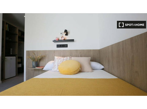 Studio apartment for rent in Los Bermejales, Sevilla - Til Leie