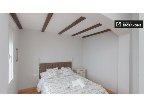Stilvolles Zimmer in einem Haus mit 12 Schlafzimmern, El… - Zu Vermieten