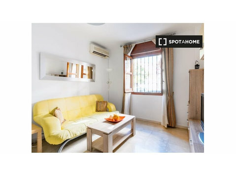 Apartment mit 1 Schlafzimmer in Triana, Sevilla - Wohnungen