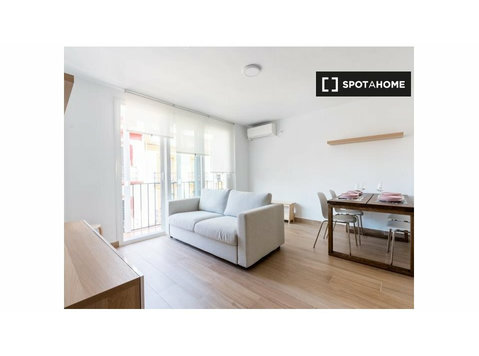 2-bedroom apartment for rent in Sevilla - شقق
