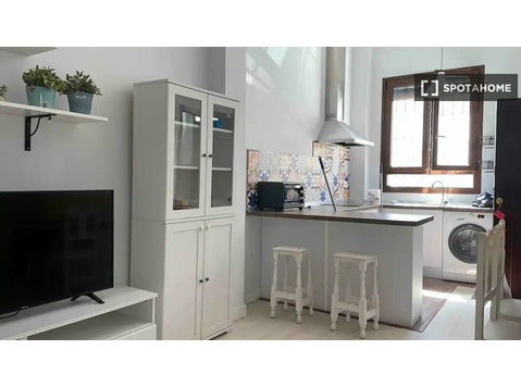 2-bedroom apartment for rent in Triana, Sevilla - Apartemen