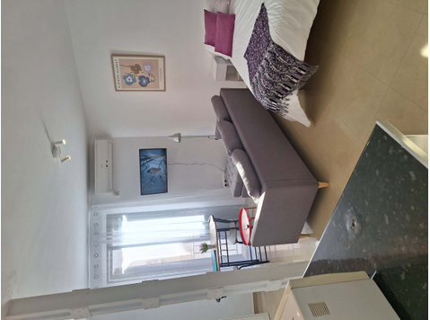 Apartment in Calle Regina, Sevilla for 45 m² - Apartments