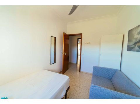 Avenida de la Mujer Trabajadora - Apartments
