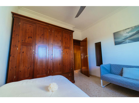 Avenida de la Mujer Trabajadora - Apartments