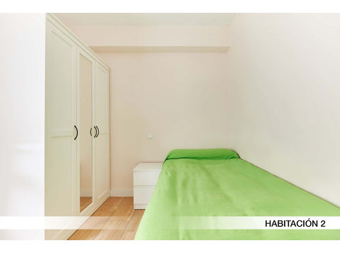 Calle Farmaceútico Murillo Herrera H2 - Apartments