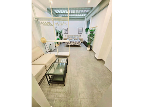 Calle Pelay Correa - Apartments