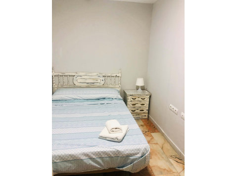 Cozy room with large bed - اپارٹمنٹ