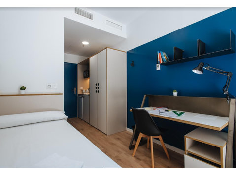 Habitación individual Premium (balcony and private… - Apartments