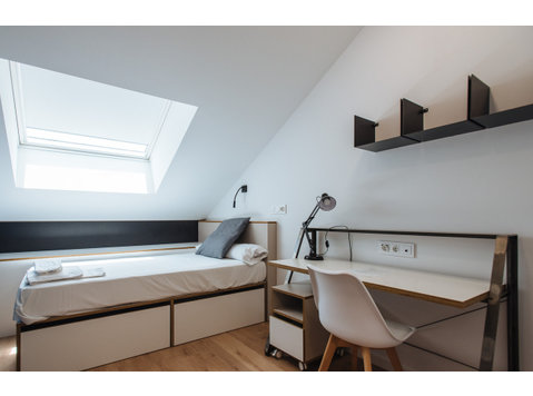 Habitación individual con baño privado " ONLY STUDENTS" - Mieszkanie