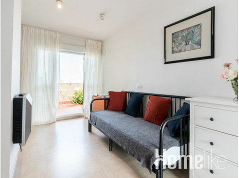 Large apartment with a private entrance - Apartamentos