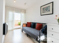 Large apartment with a private entrance - דירות