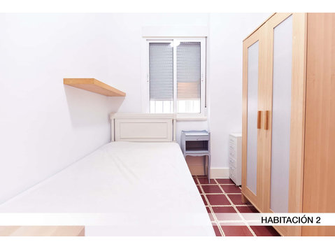 Reina Mercedes H2 - Apartments