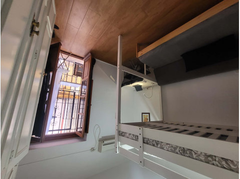 Room in Calle Bailén, Sevilla for 75 m² with 2 bedrooms - Apartments
