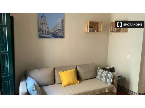 Studio apartment for rent in La Buhaira, Sevilla - Apartamente