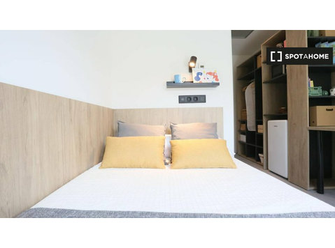 Studio apartment for rent in Los Bermejales, Sevilla - Apartments