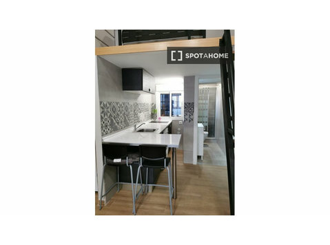 Studio apartment for rent in Sevilla - شقق