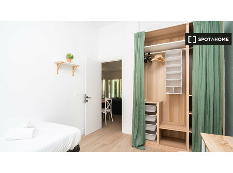 Magnificent single room for rent in a Coliving in Zaragoza - Izīrē