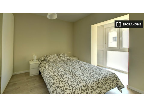 Room for rent in 2-bedroom apartment in Zaragoza - Vuokralle