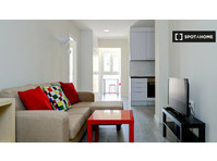 Room for rent in 2-bedroom apartment in Zaragoza - За издавање