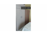 Room for rent in 4-bedroom apartment in Centro, Zaragoza - Za iznajmljivanje