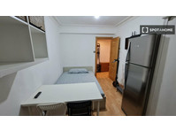 Room for rent in 4-bedroom apartment in Zaragoza - Vuokralle