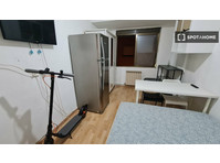 Room for rent in 4-bedroom apartment in Zaragoza - เพื่อให้เช่า