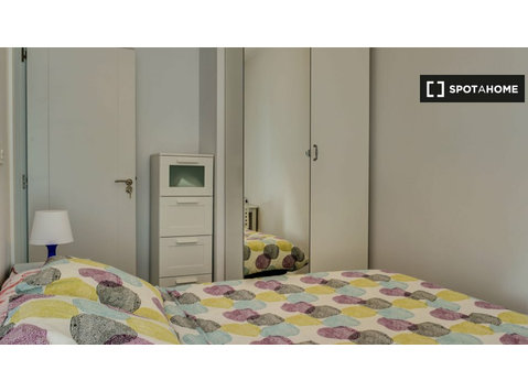 Zaragoza'da 4 yatak odalı evde kiralık oda - Kiralık