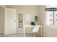 Room for rent in 5-bedroom apartment in Delicias, Zaragoza - Kiadó