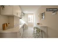 Room for rent in 5-bedroom apartment in Delicias, Zaragoza - Te Huur